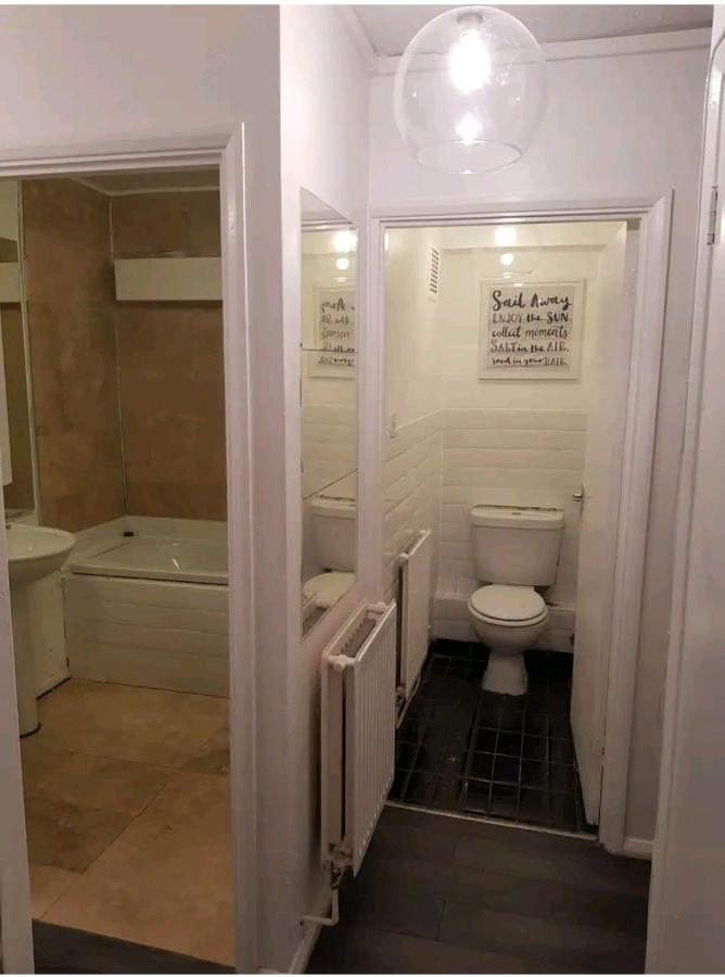 Ferienwohnung R1 Superking Sized Bed & 65" Tv On The Wall In Clapham London Exterior foto