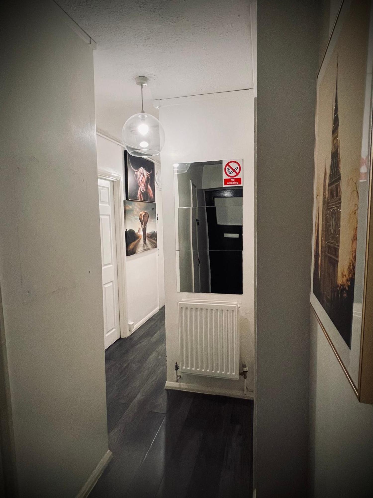 Ferienwohnung R1 Superking Sized Bed & 65" Tv On The Wall In Clapham London Exterior foto